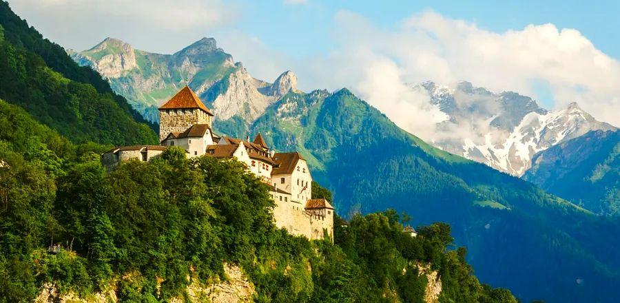 Cover Image for I Hiked Across an Entire European Nation in Just Three Days