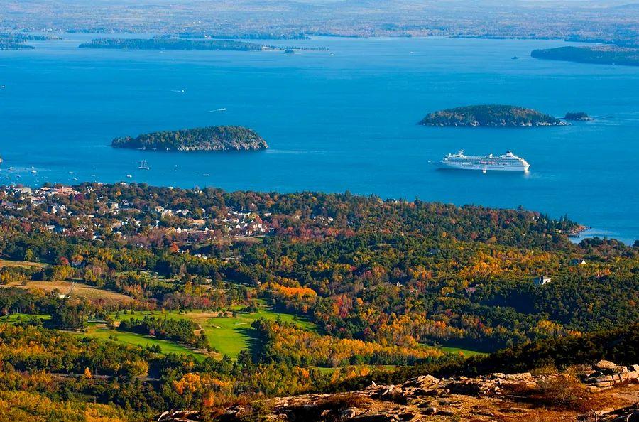 Cover Image for Top 5 Fall Foliage Cruises in New England, Canada, and Beyond