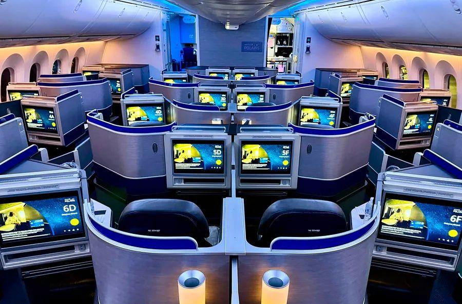 Cover Image for Essential Tips: Fly to Europe this summer in United Polaris business class for only 50,000 Chase points.