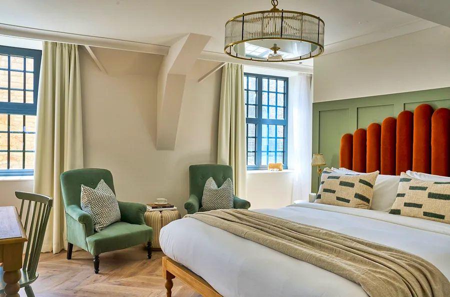 Cover Image for Exciting new Four Seasons jet trips, Hilton’s lemon-infused waffles, and other hotel updates you may have missed