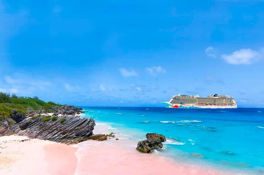Cover Image for 3 Must-Visit Beaches on a Bermuda Cruise
