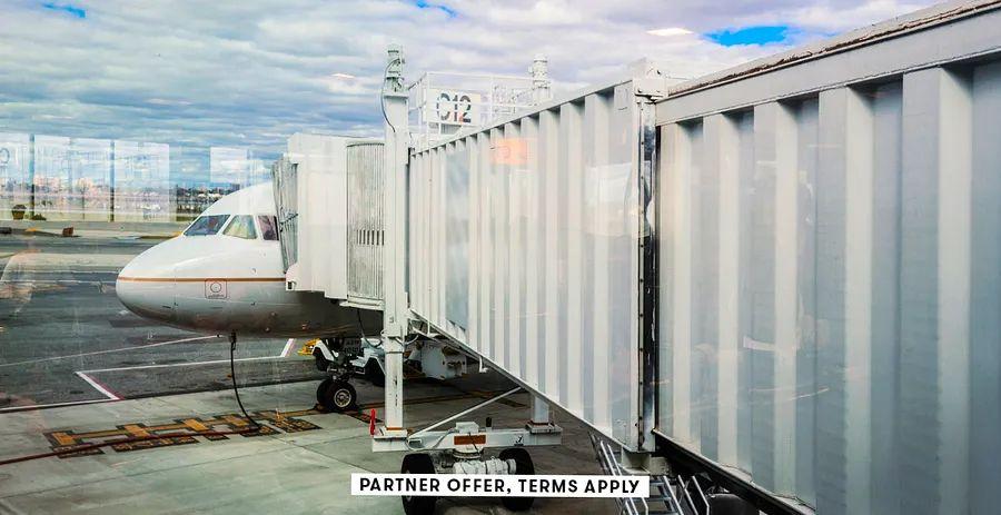 Cover Image for Taking a chance on Alaska miles — the reason I applied for two Hawaiian Airlines cards on the same day