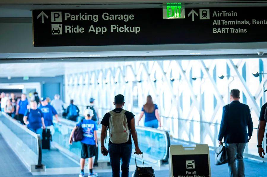 Cover Image for DOT initiates formal investigation into major airline frequent flyer programs