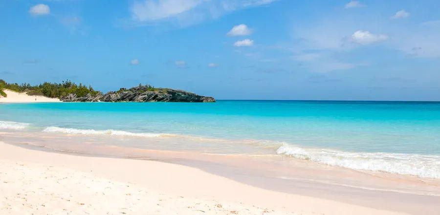 Cover Image for 9 Amazing Experiences in Bermuda: From Raft-Ups to Delicious Fish Sandwiches