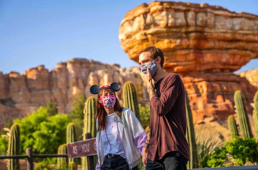 Cover Image for Ready for Takeoff: An affordable family getaway to Disneyland and San Diego