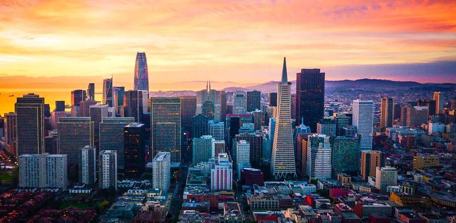 Cover Image for Breeze Airways Is Introducing $249 First-Class Flights From New York to California