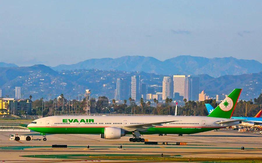 Cover Image for EVA Air announces new business suites, aims for a Boeing 777 cabin upgrade — and expansion to three new U.S. cities