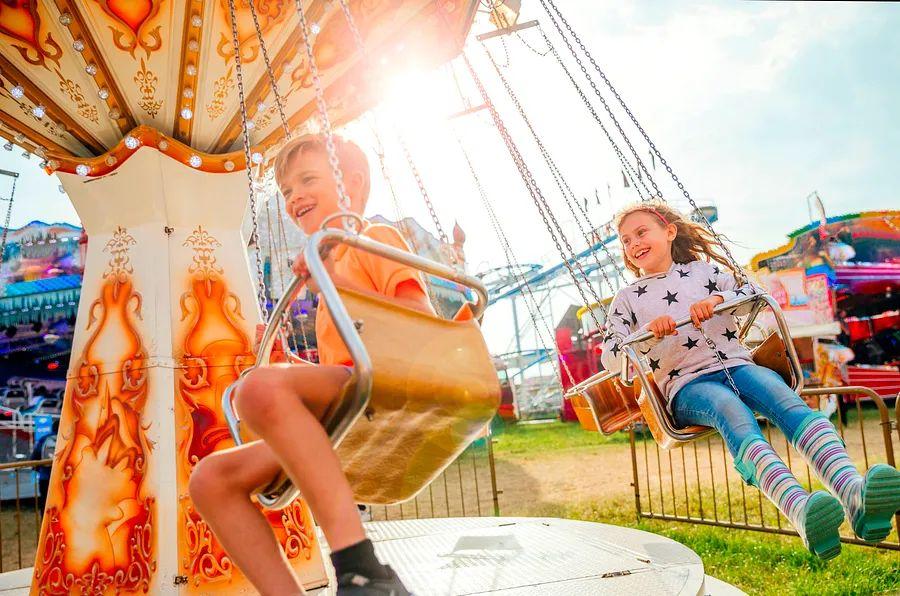 Cover Image for A resource for families visiting theme parks with children on the autism spectrum