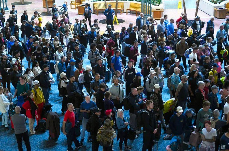 Cover Image for Just a heads up: You can bring (frozen) beverages through airport security