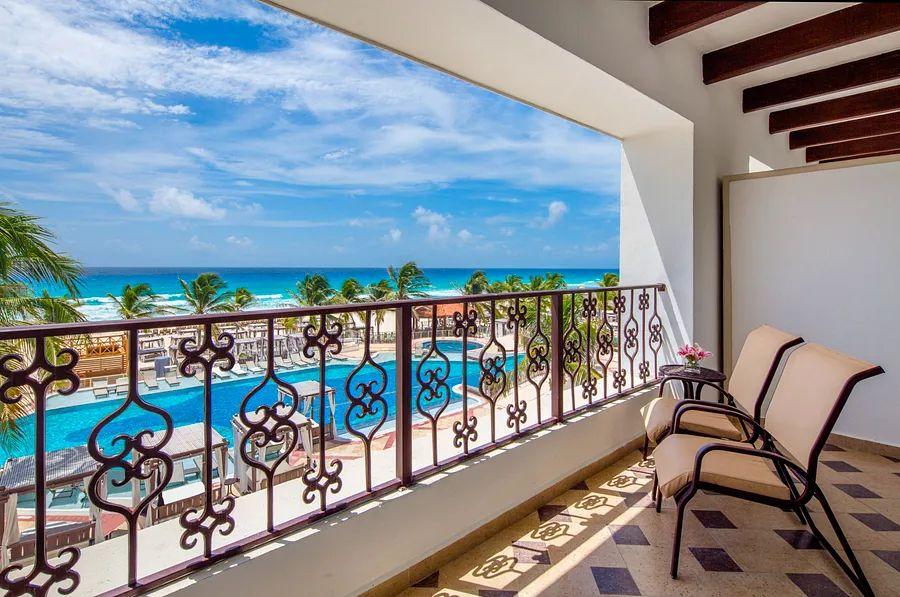Cover Image for Latest Hyatt promotions: Earn bonus points, double elite night credits, and more