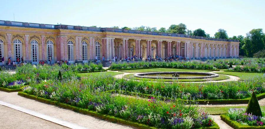 Cover Image for 8 Stunning Châteaux in France You Can Visit—or Even Stay Overnight