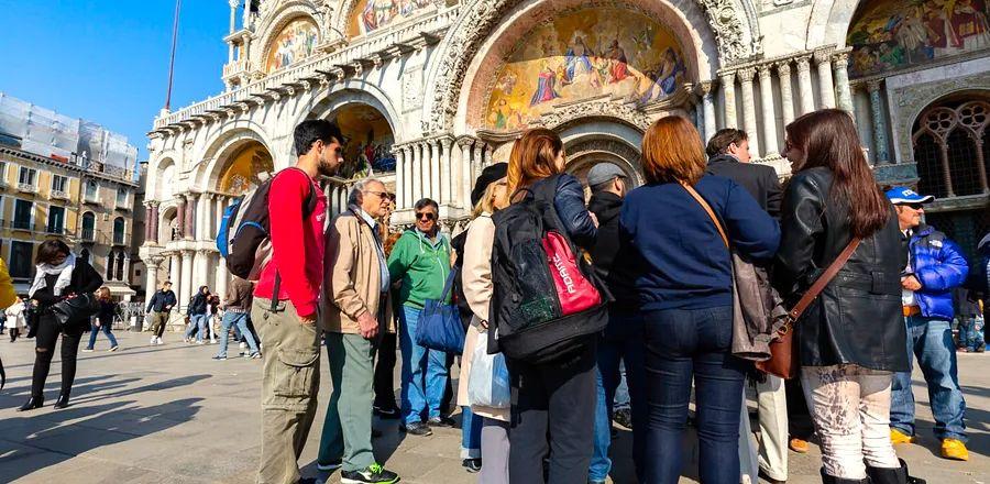 Cover Image for Venice Implements New Visitor Rules to Combat Overtourism