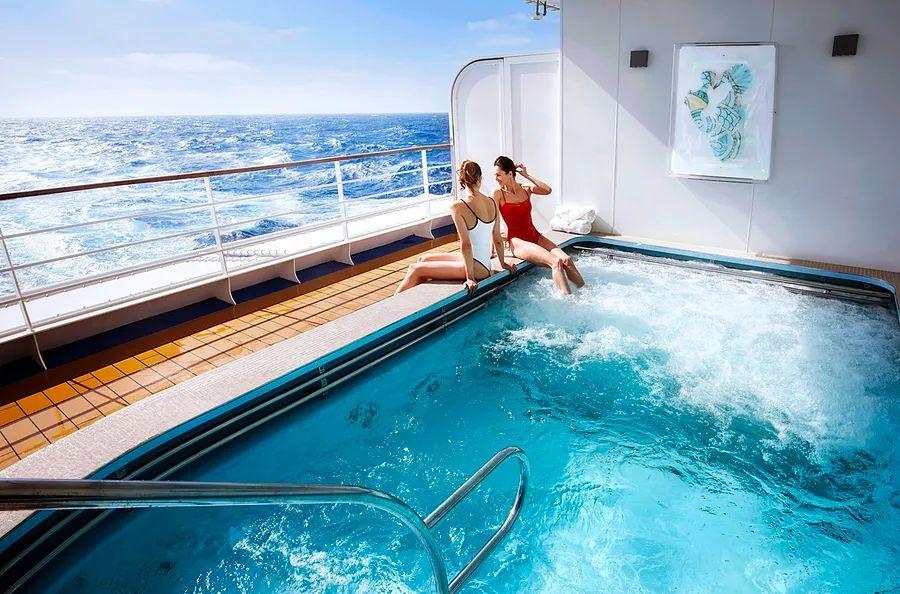 Cover Image for Top 10 Cruises for Couples Seeking Romance and Quality Time at Sea