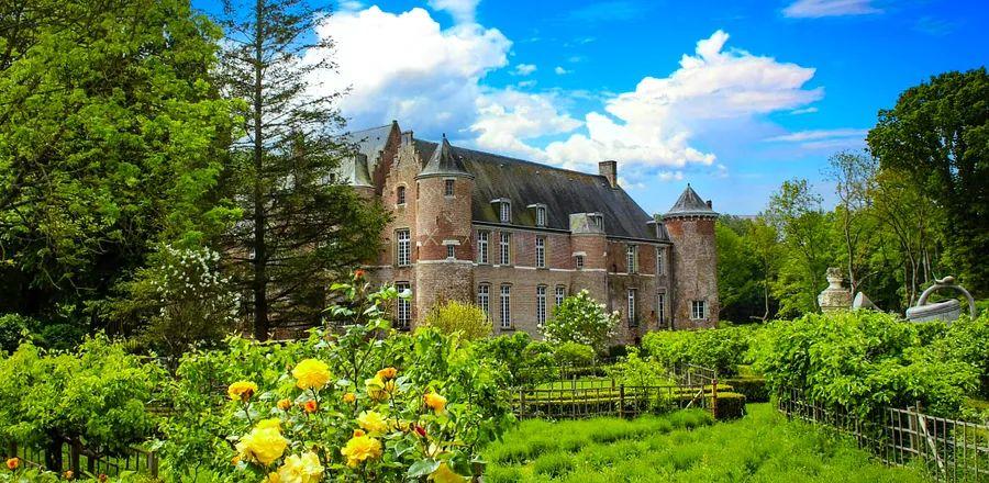 Cover Image for France Has Just Declared Its Favorite Village in a Tiny Locale