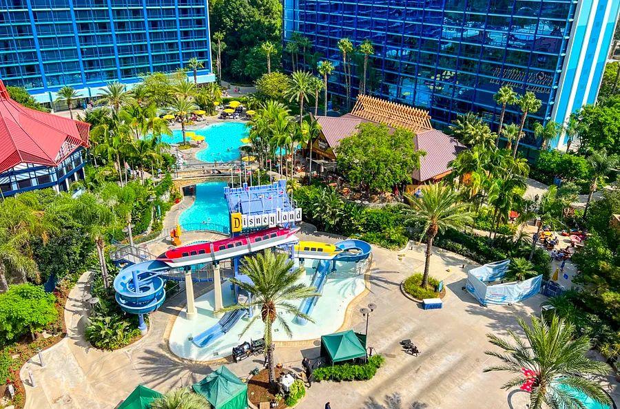 Cover Image for Top Hotels Near Disneyland: Your Guide to On- and Off-Site Stays