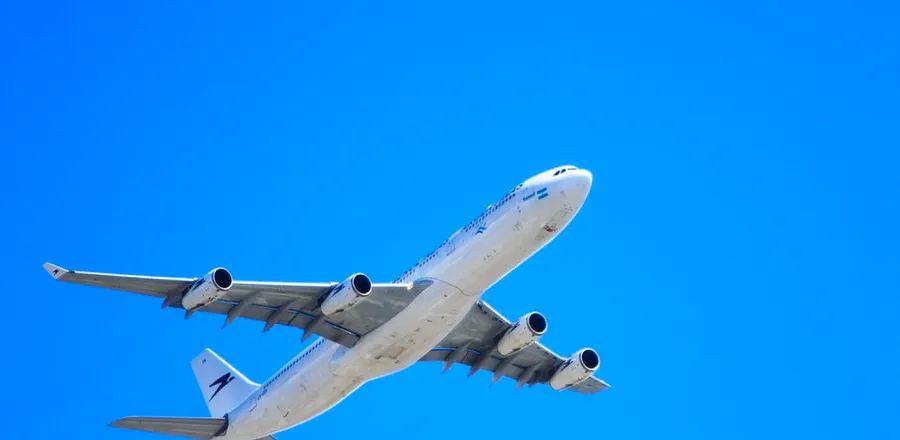 Cover Image for How Do Pilots Recover Time During Flight After a Delay?