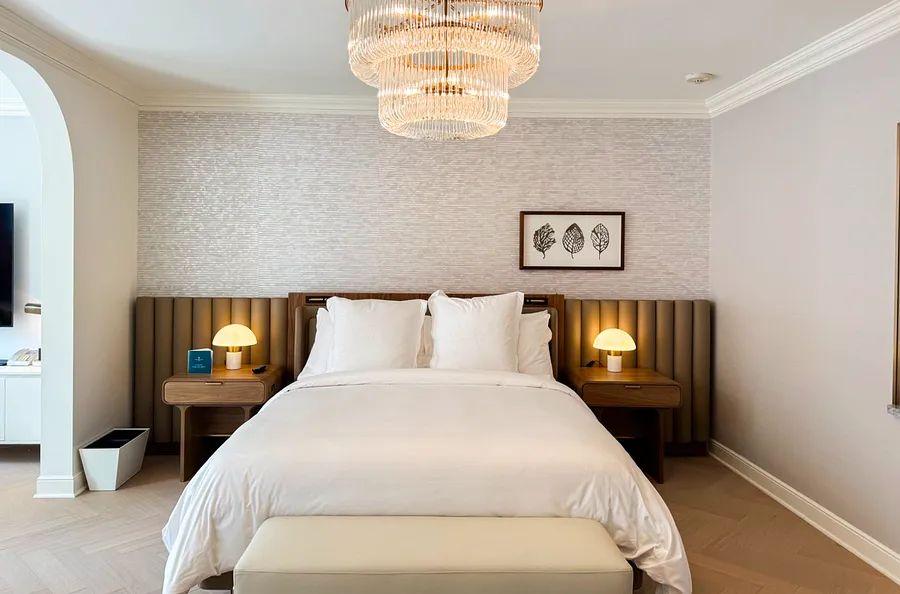 Cover Image for A Review of Four Seasons Hotel Washington, DC: Timeless Elegance and Luxurious Suites with a New Spa