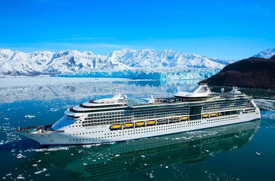 Cover Image for Has Royal Caribbean reached its peak with giant ships? The cruise line's CEO raises questions