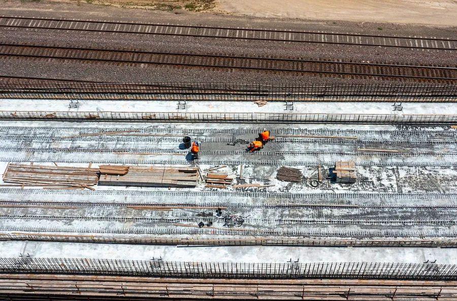 Cover Image for Momentum builds for connecting Brightline West with California's bullet train