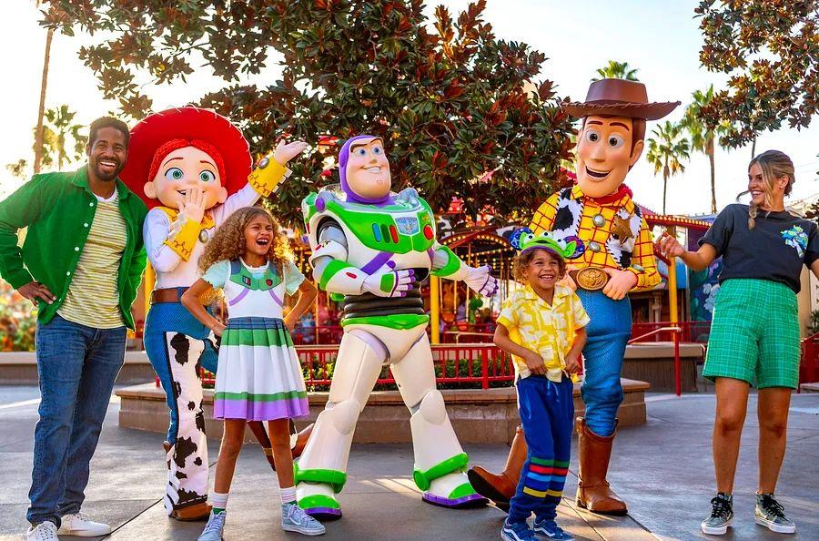 Cover Image for Now available: Specially priced Disneyland tickets starting at $83 per day