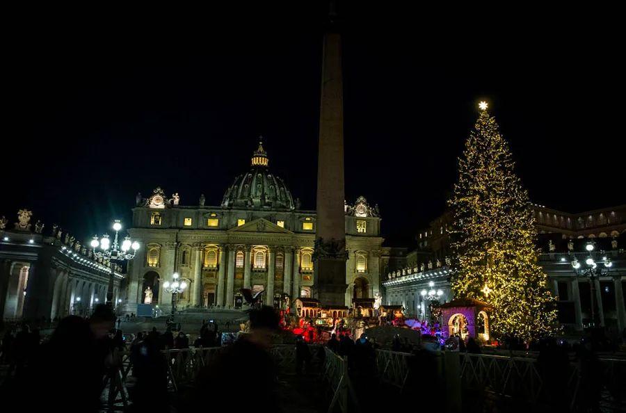 Cover Image for The CDC and State Department have issued a travel advisory urging people to "avoid travel" to Italy and several other nations.