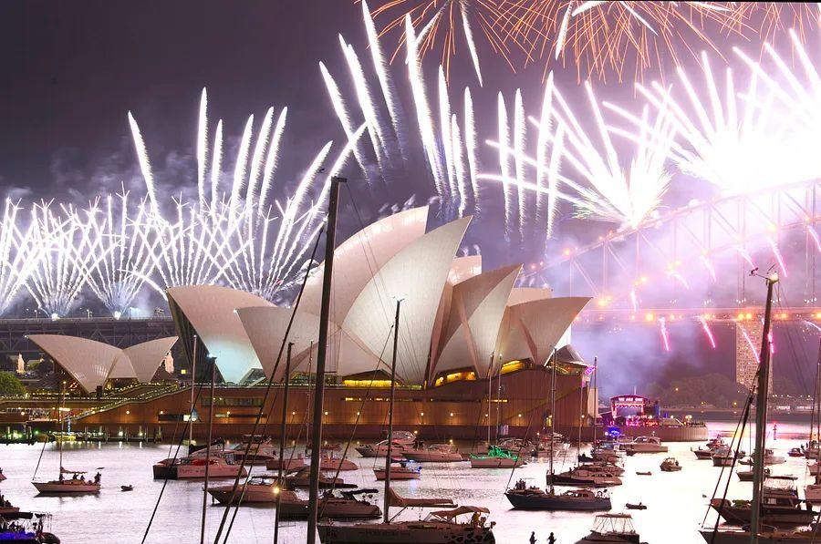 Cover Image for Eight global travelers reveal their New Year's resolutions for 2022