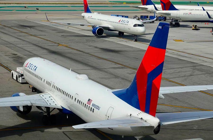 Cover Image for Delta SkyMiles: Your ultimate resource for earning, redeeming, and achieving elite status