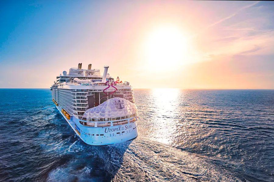 Cover Image for Utopia of the Seas vs. Icon of the Seas: A Comparison of Royal Caribbean’s Latest Cruise Ships