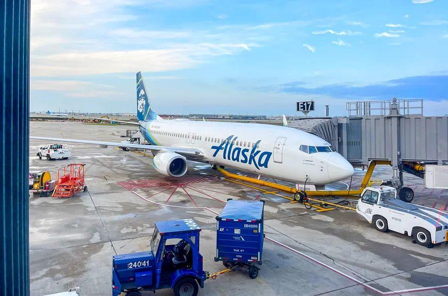Cover Image for Alaska Airlines introduces a second route to New Orleans just in time for next year's Super Bowl and Mardi Gras festivities.