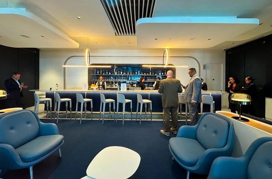 Cover Image for Stylish new Air France lounge debuts at LAX featuring a spa and exclusive area for first-class passengers