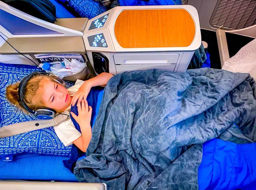 Cover Image for Is it worthwhile to fly business class with children — and should you go for it?