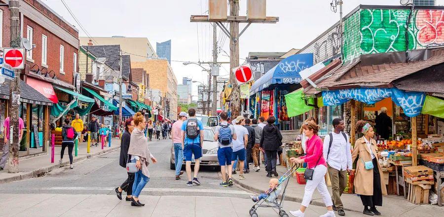 Cover Image for 5 Dishes That Reflect Toronto’s Cultural Diversity—and Where to Enjoy Them