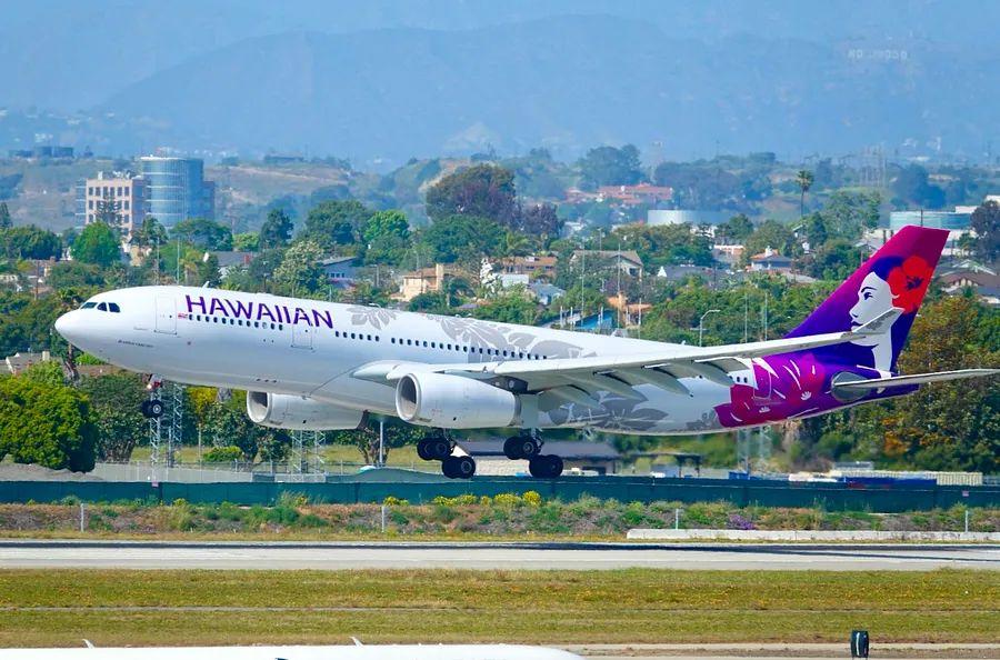 Cover Image for Exciting update: You can now transfer Hawaiian miles (and, by extension, Amex points) to Alaska Airlines.