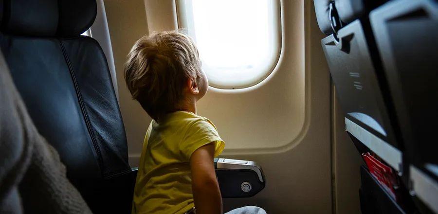 Cover Image for U.S. Airlines Directed to Keep Families Together at No Extra Charge
