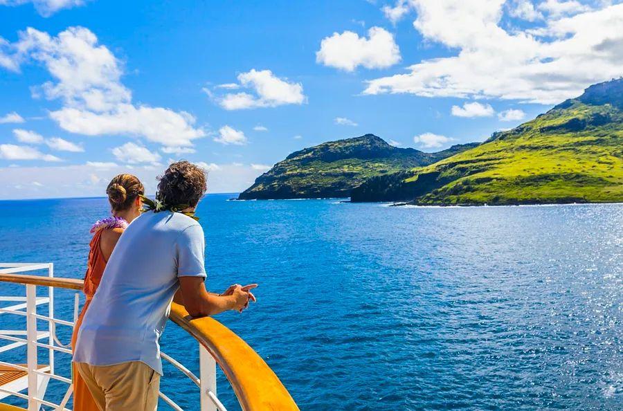 Cover Image for What should I do if my cruise line alters my itinerary or changes my ship?
