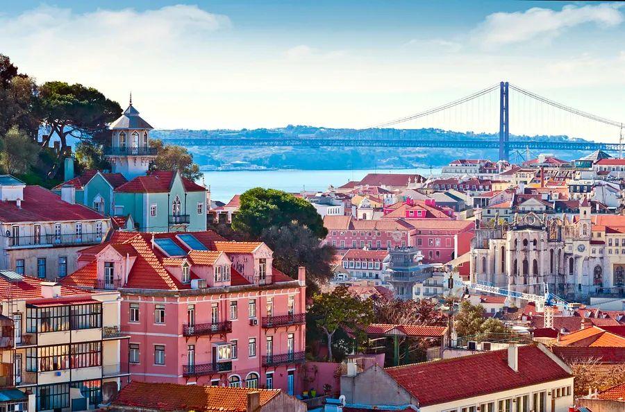 Cover Image for Exploring Portugal: 7 essential tips for your journey