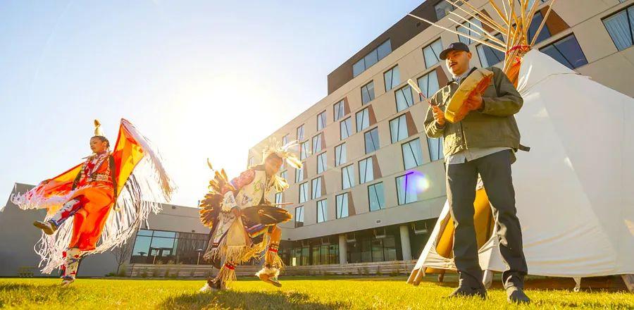 Cover Image for Explore the 7 Top Indigenous-Owned Hotels and Resorts in Canada
