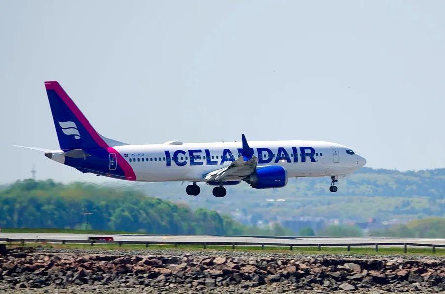 Cover Image for Three ways to book a flight with Icelandair using points and miles