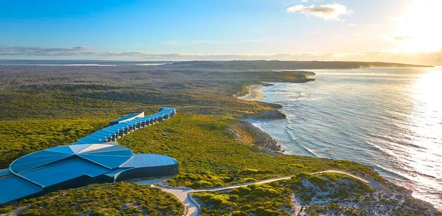 Cover Image for Following Devastating Wildfires, One of Australia’s Most Iconic Lodges Has Been Rejuvenated
