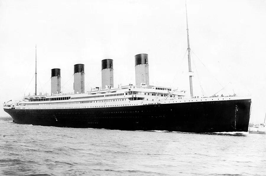 Cover Image for Titanic vs. Icon of the Seas: A comparison of two titanic ships from different eras