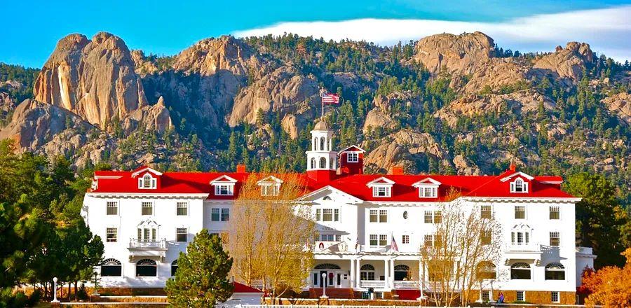 Cover Image for Discover 10 of America’s Most Haunted Hotels