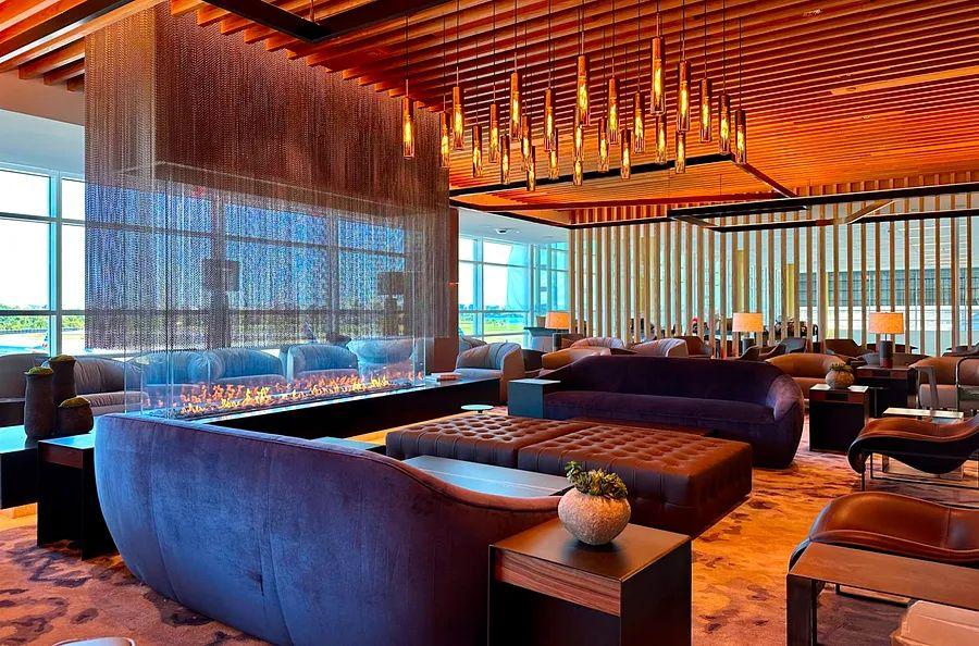 Cover Image for How to Access the American Airlines Admirals Club: Your Guide to the Airport Lounge