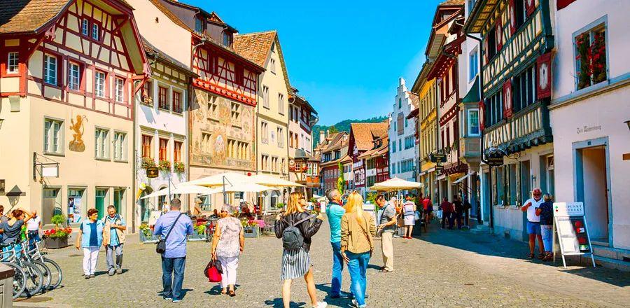 Cover Image for 4 Must-Visit Charming Towns in Switzerland for Every Traveler