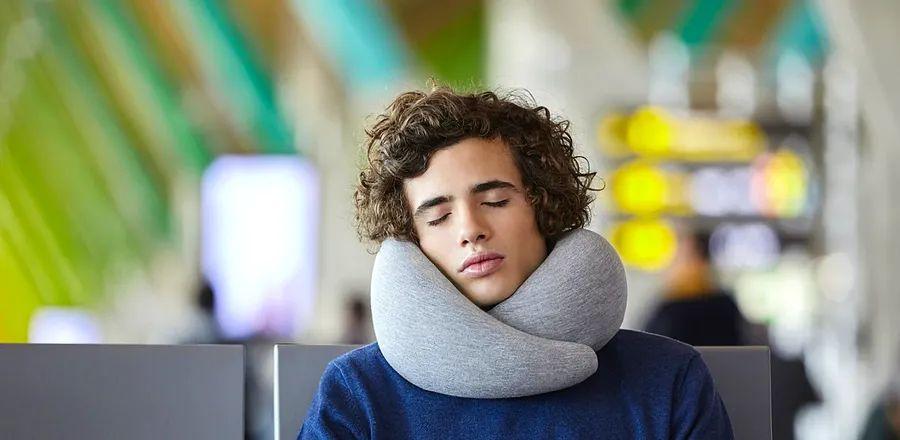 Cover Image for Top 6 Editor-Recommended Travel Neck Pillows for Your Next Long Flight