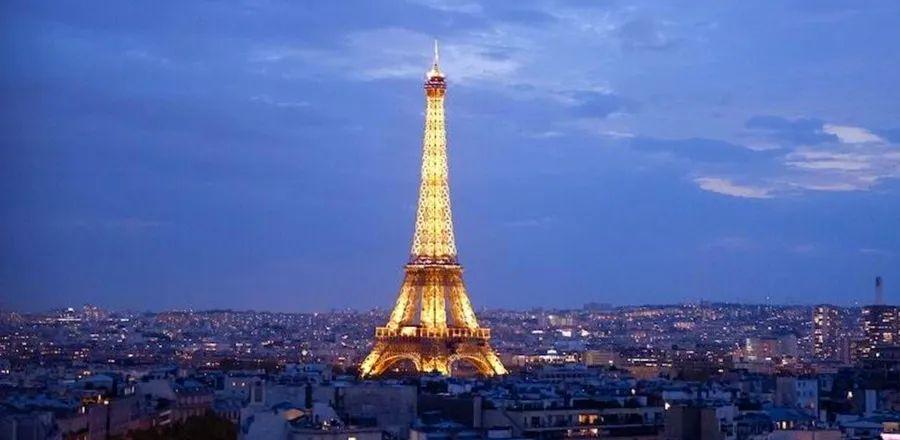 Cover Image for Eiffel Tower Lights Set to Dim Early to Conserve Energy