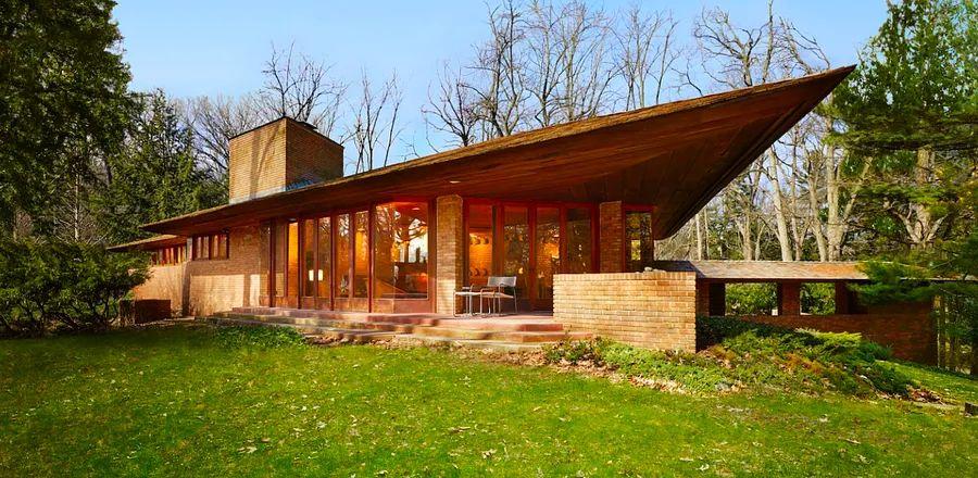 Cover Image for Frank Lloyd Wright Homes, Countryside Retreats, Glamping Experiences—Airbnb’s Latest Search Categories Showcase These Unique Listings