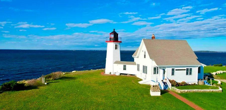 Cover Image for 12 Lighthouses Available on Airbnb for Your Coastal Retreat