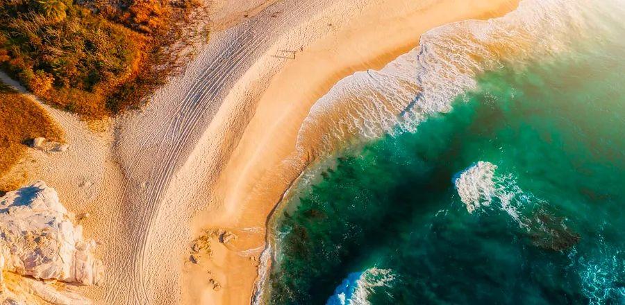 Cover Image for Must-See Cyber Monday Flight Deals for Your Next Adventure
