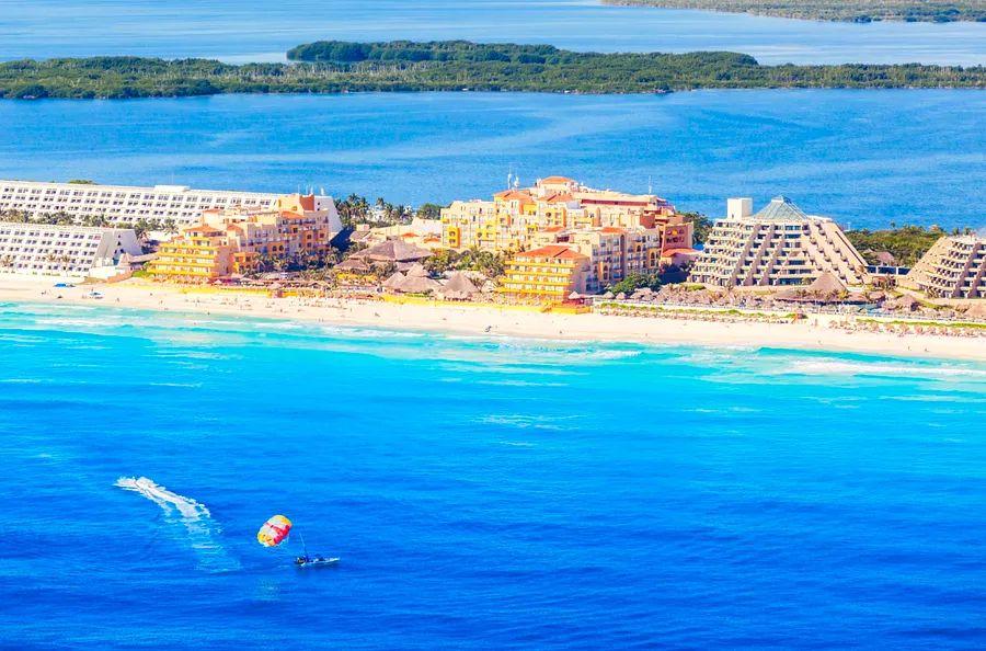 Cover Image for Beach deal alert: Nonstop flights to Cancun, Mexico starting at $261 round-trip
