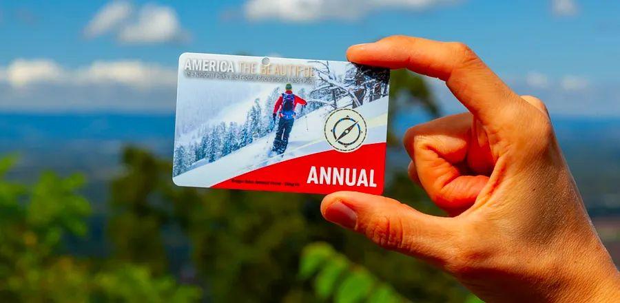 Cover Image for 13 Fantastic Last-Minute Gift Ideas for Travelers